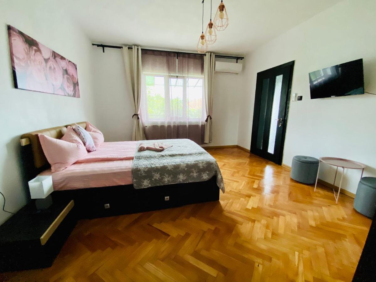 Holiday Home Esku Orşova Buitenkant foto
