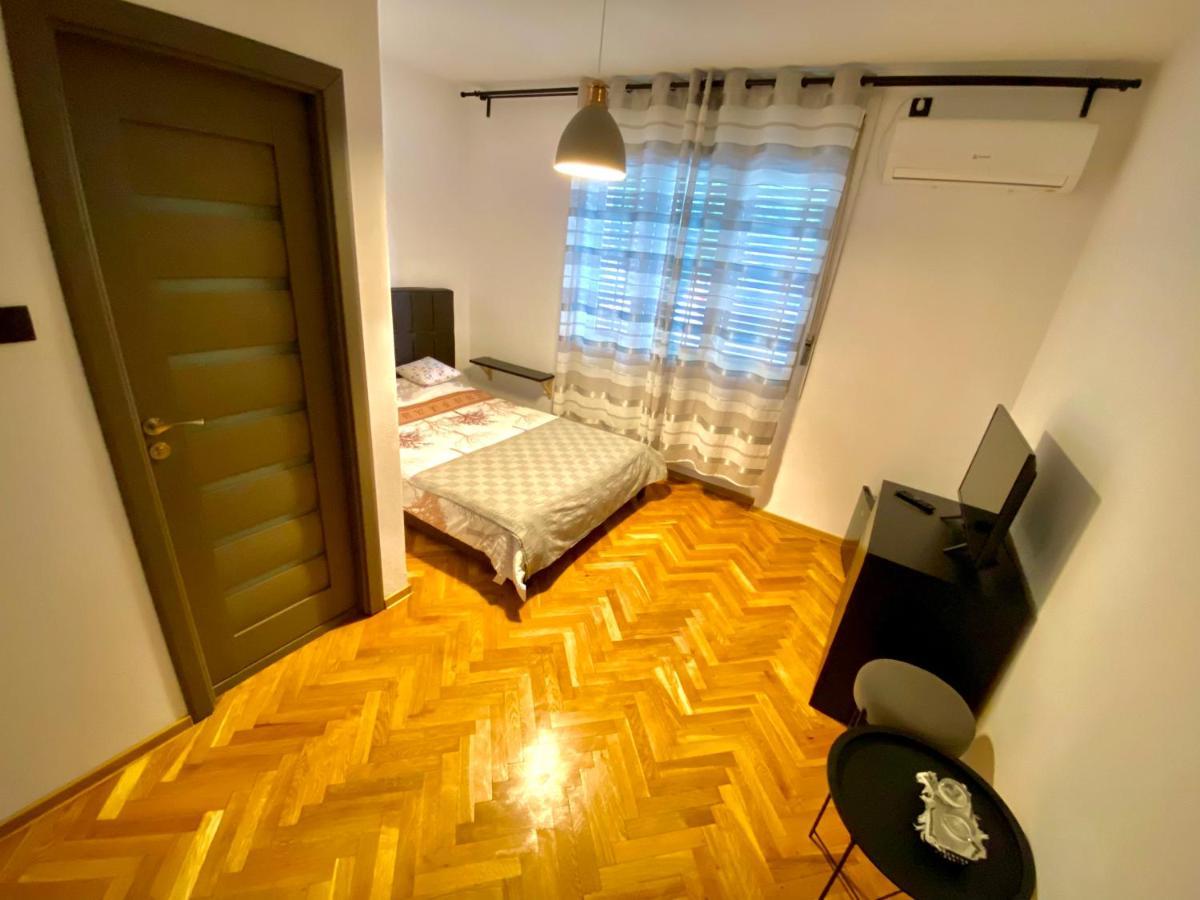 Holiday Home Esku Orşova Buitenkant foto