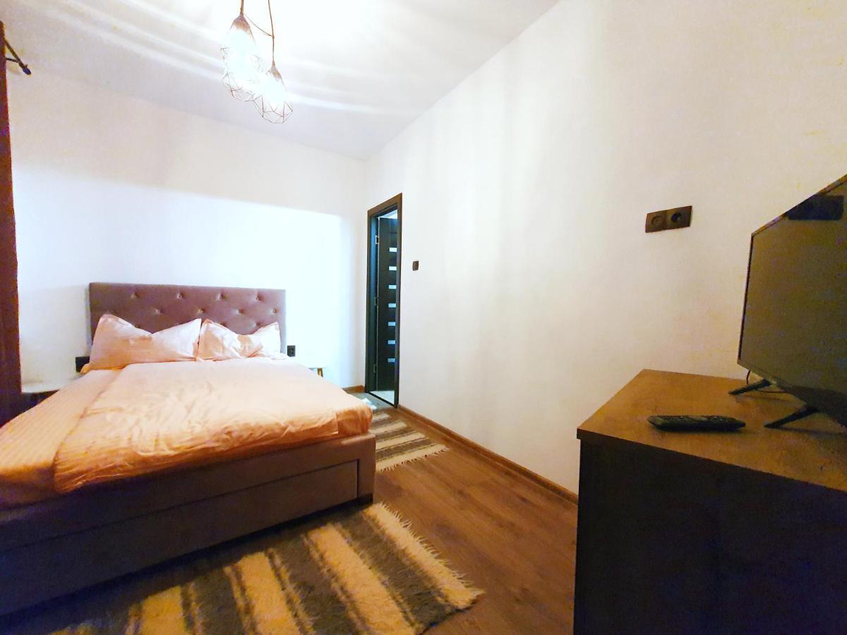 Holiday Home Esku Orşova Buitenkant foto