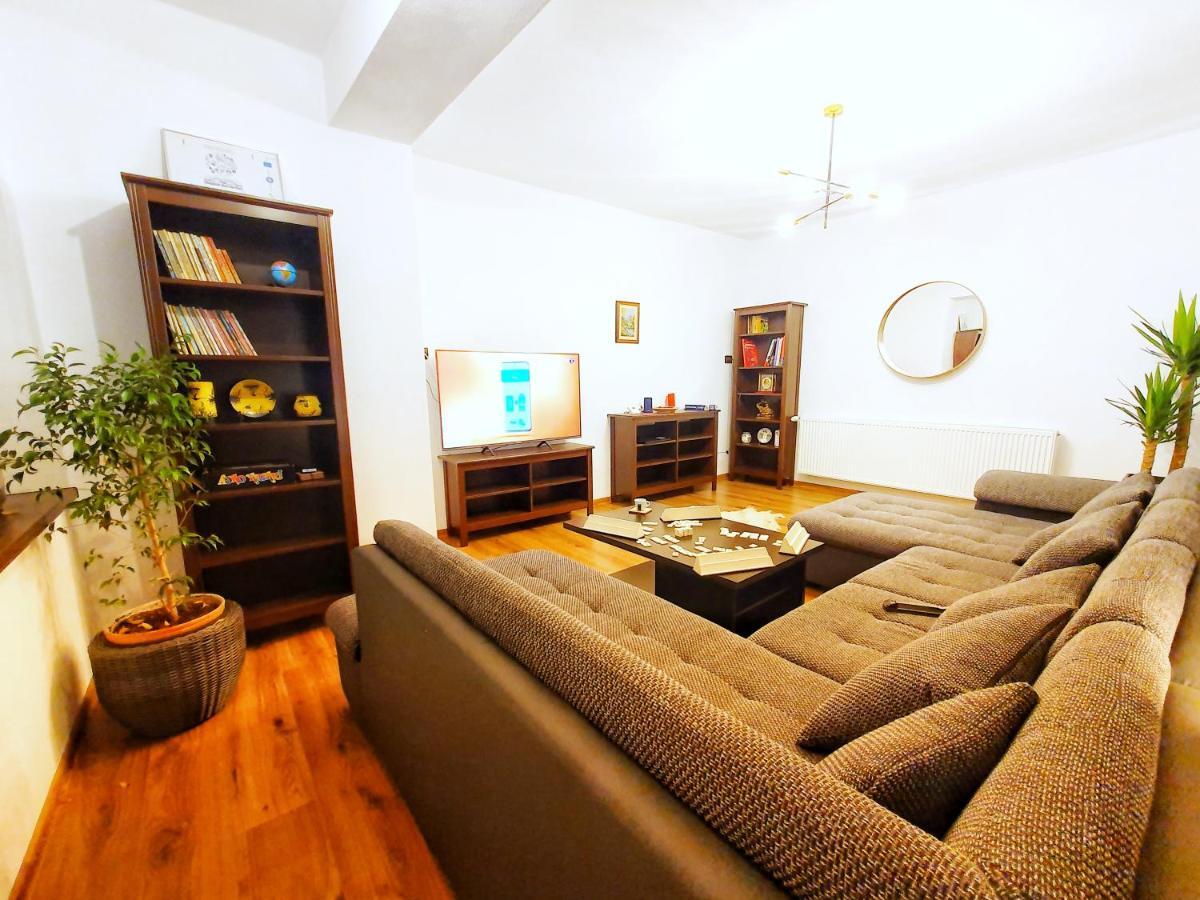 Holiday Home Esku Orşova Buitenkant foto